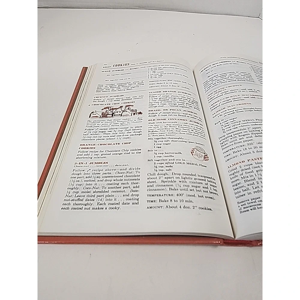 Vintage Betty Crocker's Picture Cook Book 1998 Reprint 1950 Cookery Hardcover